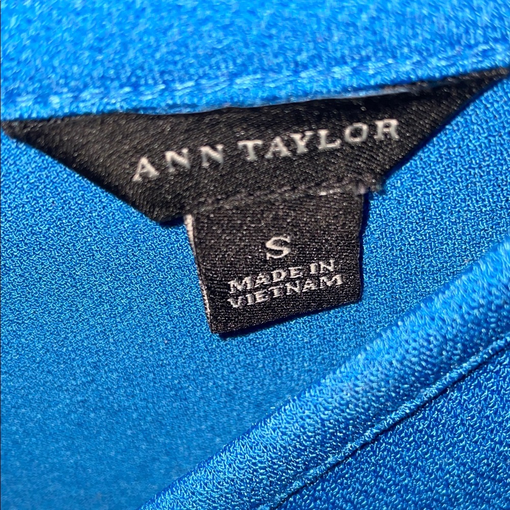 Ann Taylor Vibrant Blue Sleeveless Blouse - Picture 3 of 3